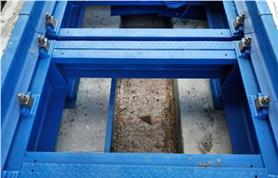 Вагонные весы БАМ на бетонном фундаменте (сняты защитные крышки)